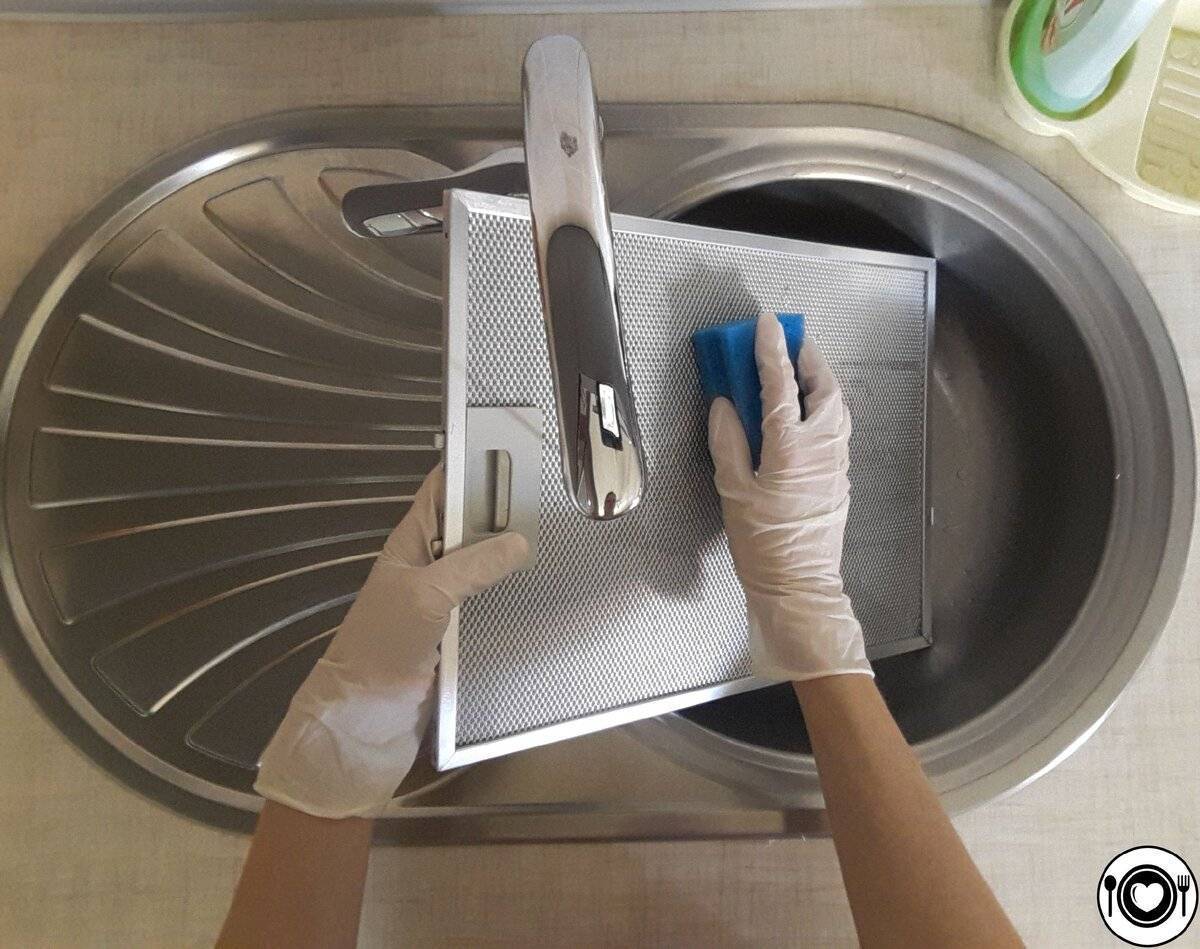 Как почистить вытяжку на кухне от жира и копоти