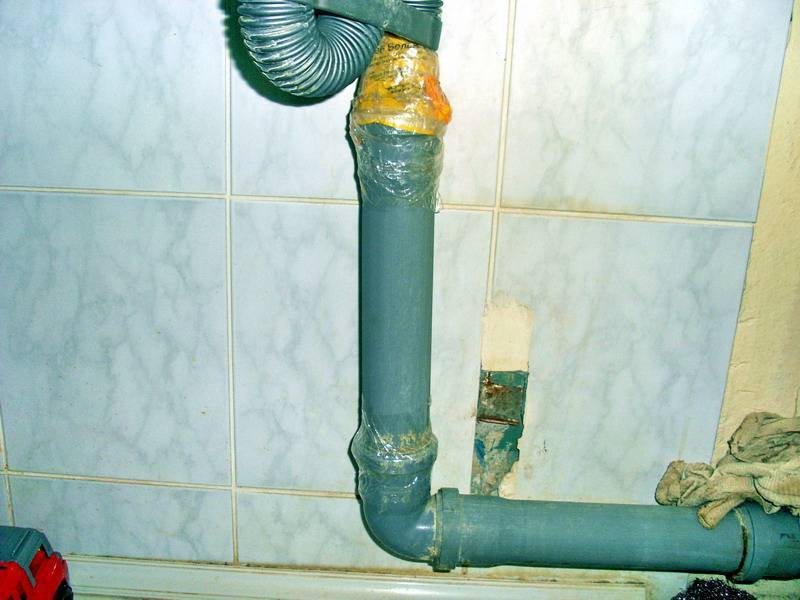 Как закрыть трубы в туалете: пошаговая инструкция с фото