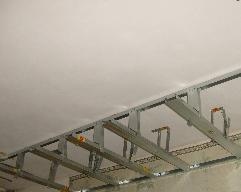 Монтируем подвесной потолок из гипсокартона своими руками с подсветкой: пошагово +видео