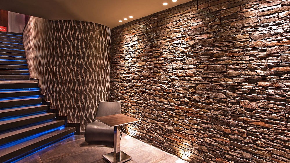 Внутренняя отделка стен: виды – декоративная и венецианская штукатурка, стеновые панели камень, клинкерная плитка, жидкие обои, покраска, в коридоре, на кухне