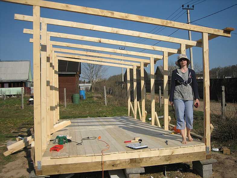 Деревянный гараж: как построить своими руками пошагово с видео