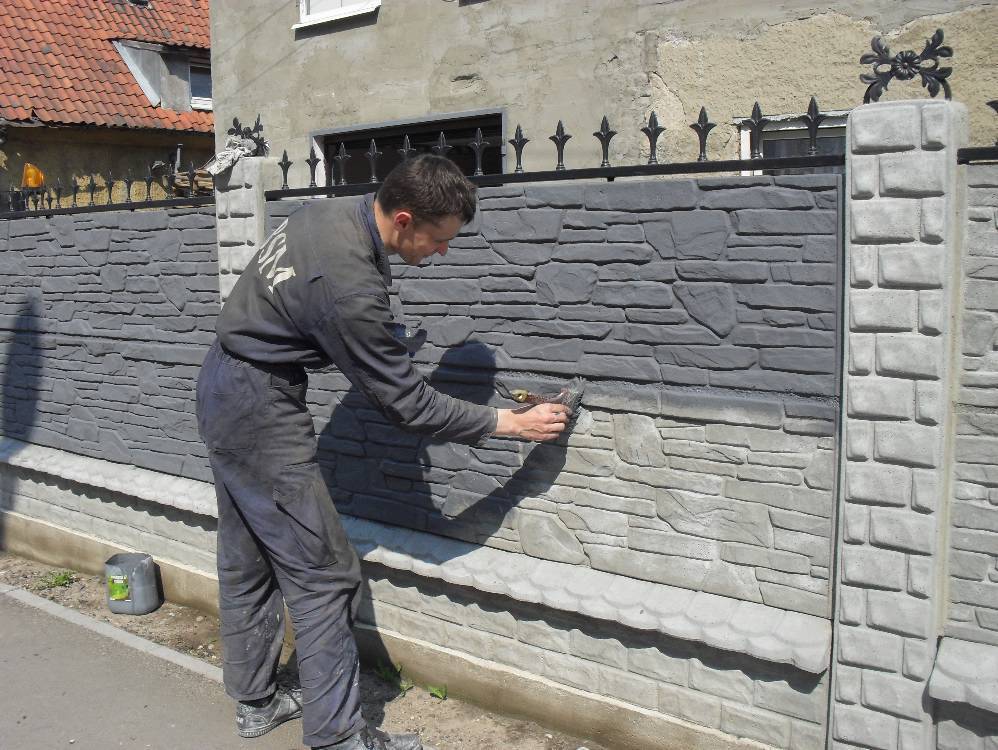 Как красиво покрасить бетонный забор фото