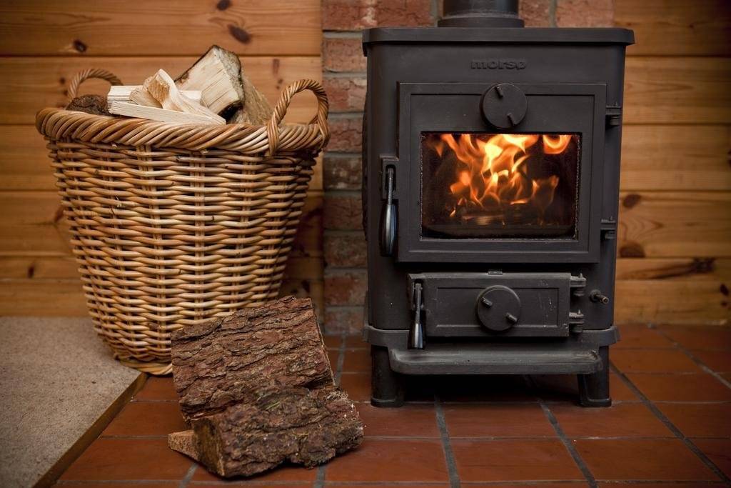 Какую дровяную печь лучше использовать для отопления дома: преимущества, конструкция, выбор