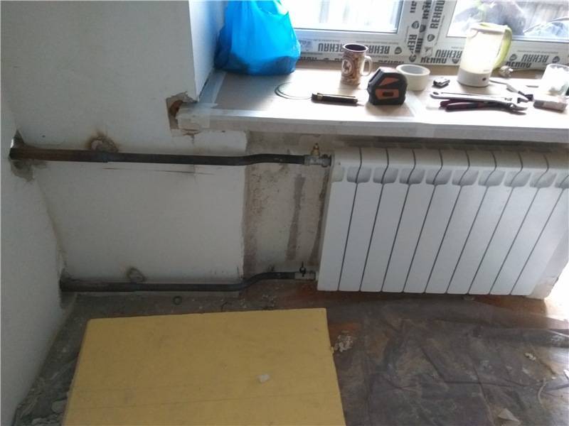 Можно ли ставить бытовой холодильник рядом с батареей отопления: необходимое расстояние, методы защиты с боковой стороной, советы специалистов