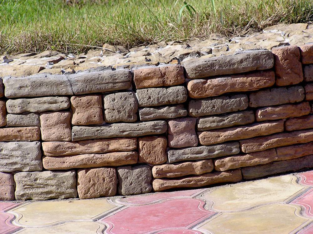Забор из камня: дикого и декоративного, каменная ограда, подготовка элементов