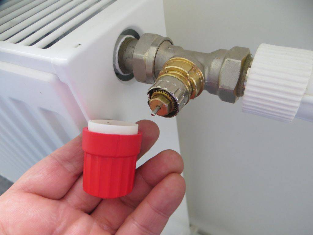 Как спустить воздух с системы отопления: как стравить пробку, применение кранов для частного дома