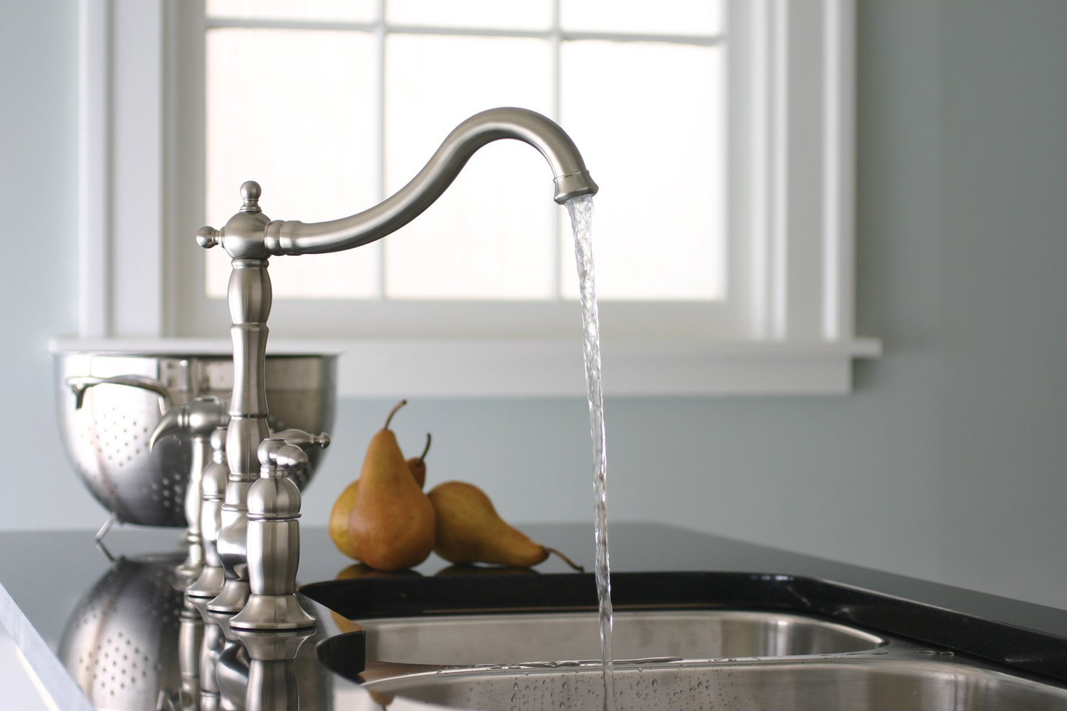 В ванне вода из кухни. Кран на кухню. Смеситель для кухни. Водопроводный кран для кухни. Faucet смеситель для кухни.