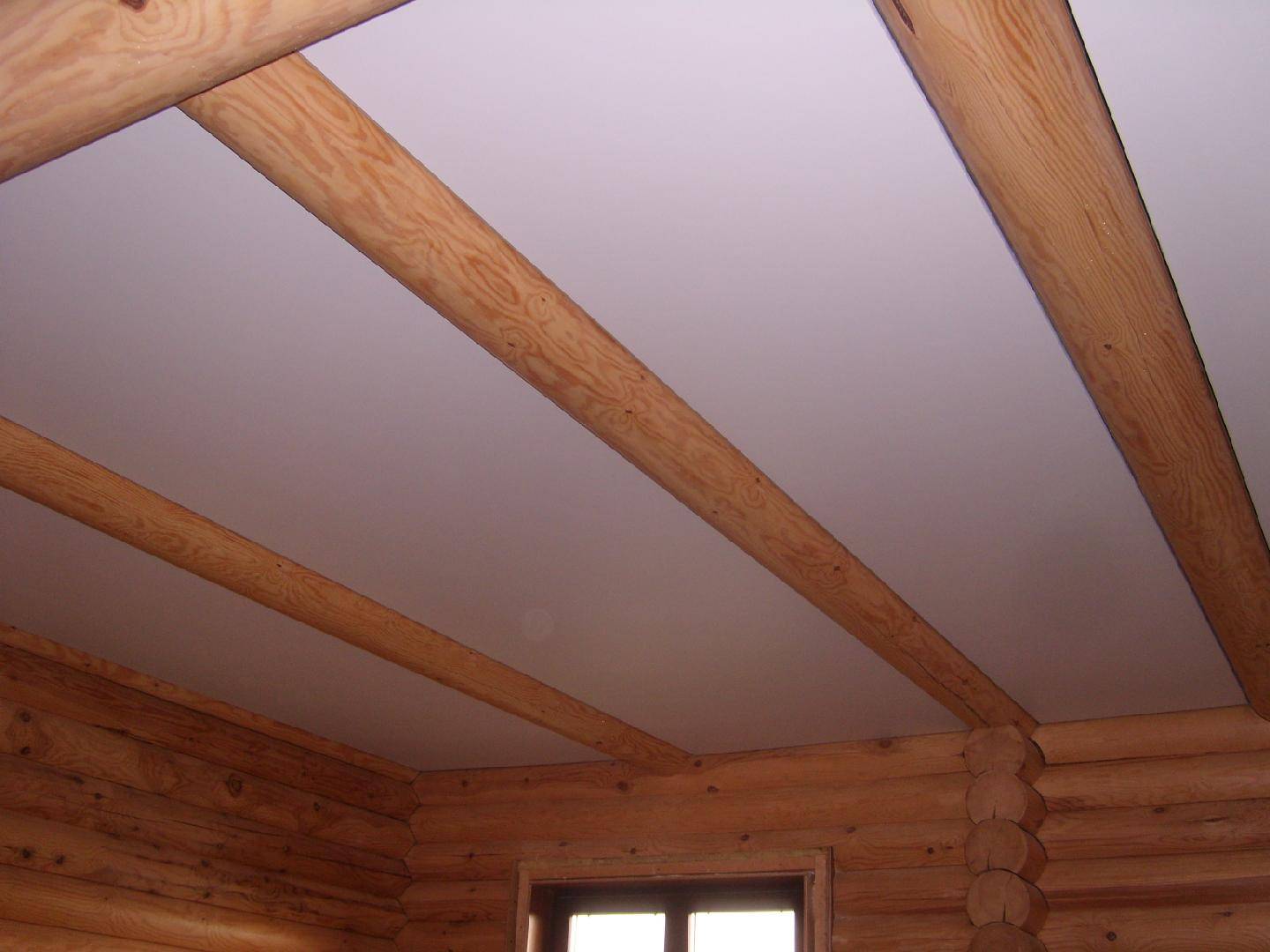 Щитовой потолок в деревянном доме. как сделать потолок в деревянном доме – варианты отделки, инструкции по монтажу