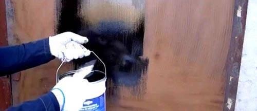 Как и чем покрасить металлическую дверь своими руками правильно