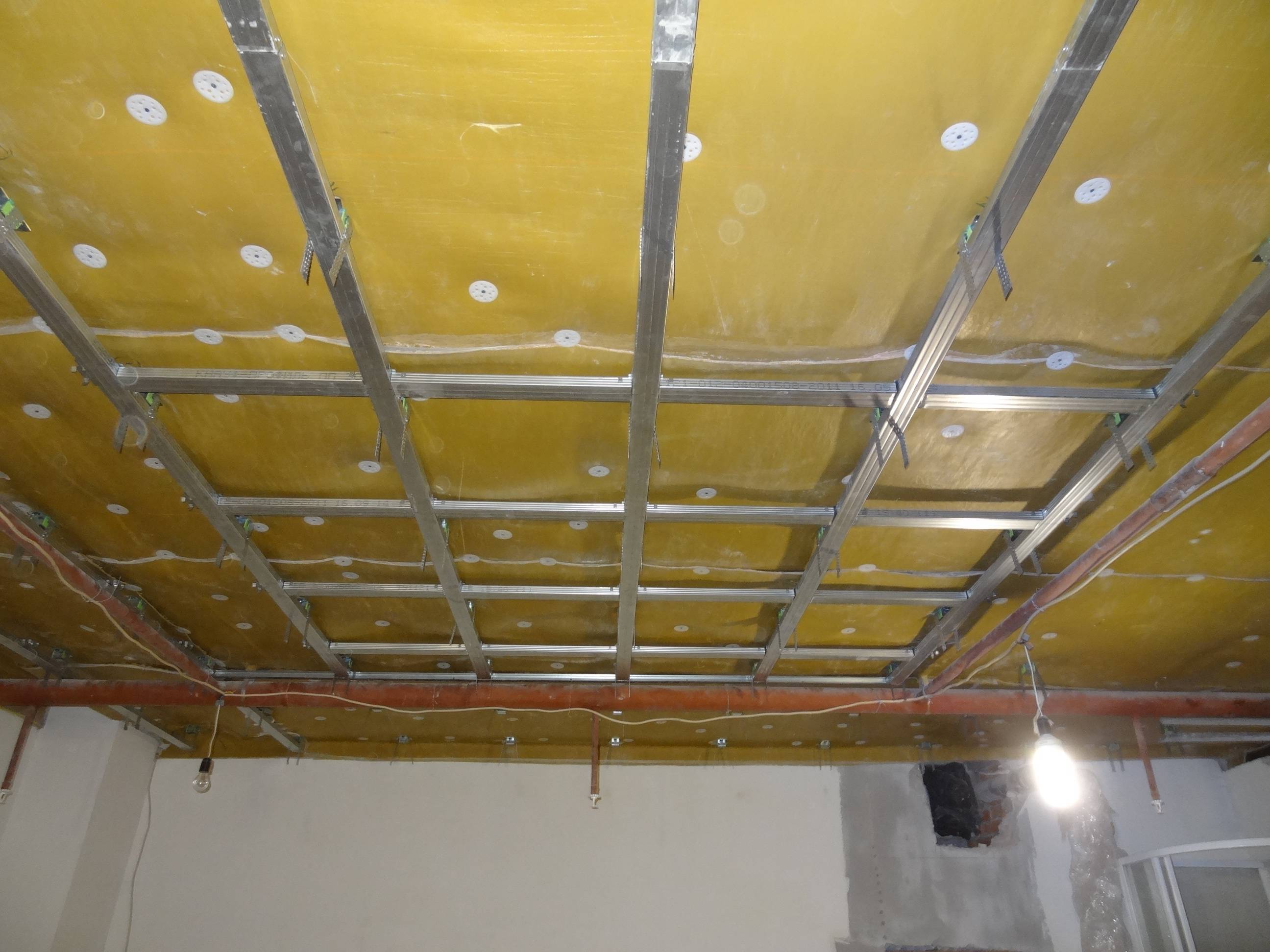 Шумоизоляция потолка в квартире: современные материалы (19 фото)