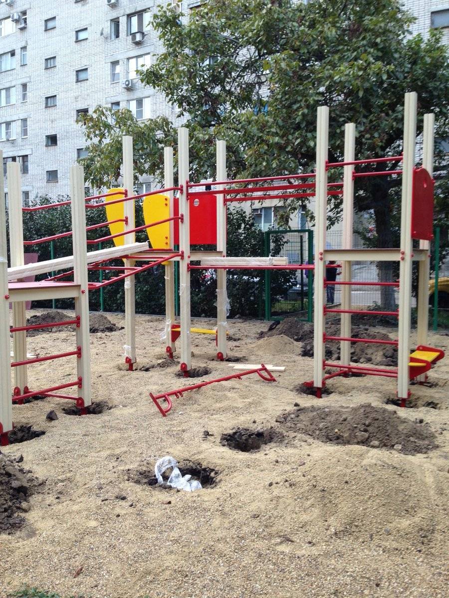 Расстояние от детской площадки до жилого дома и парковки: нормы снип, сп, санпин до проезжей части дороги и стоянки машин