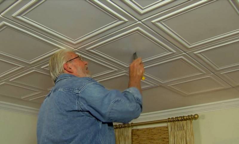 Как покрасить плитку потолочную из пенопласта: выбор краски, подготовка, покраска