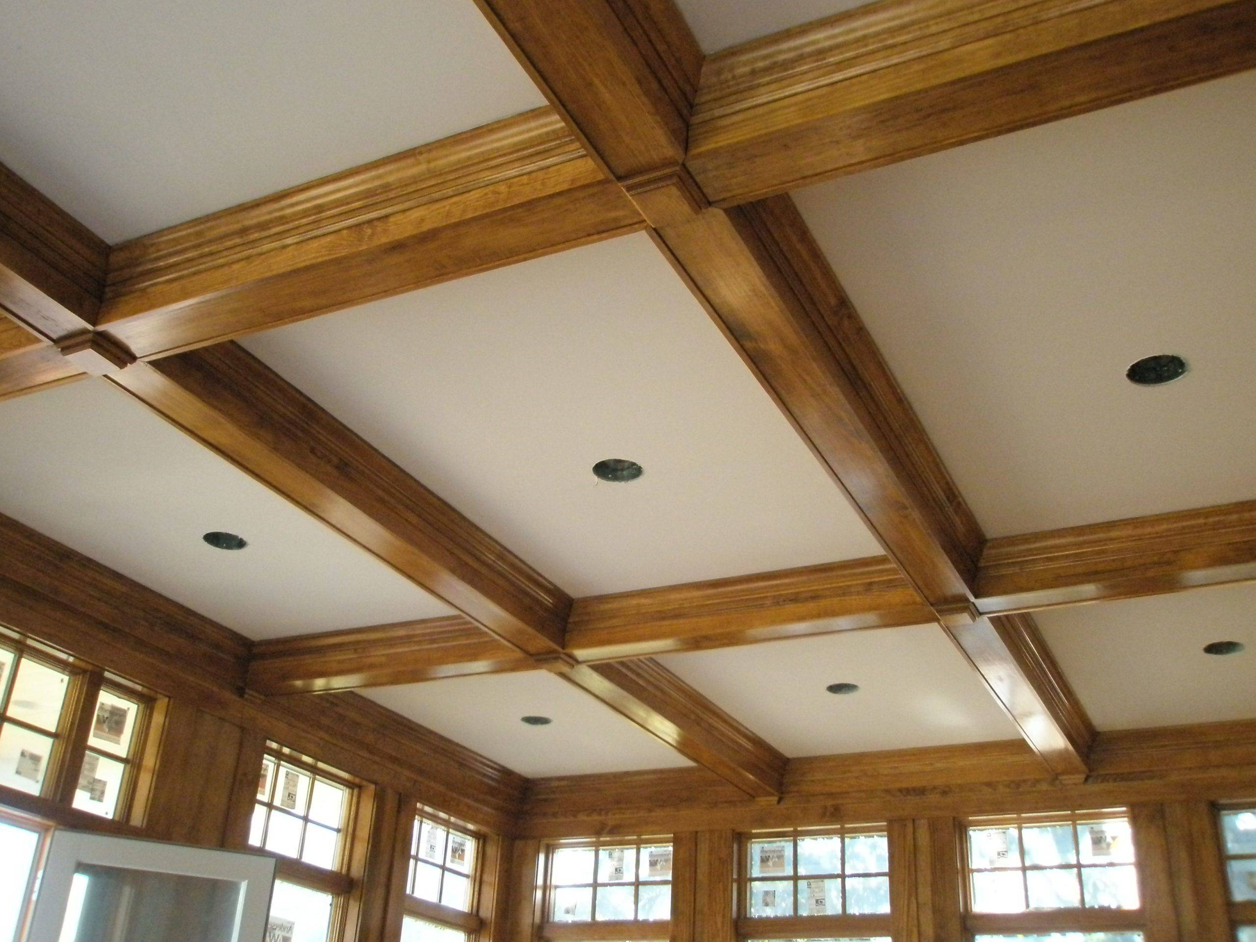 Как сделать потолок в деревянном доме: рекомендации по монтажу, какой потолок сделать своими руками