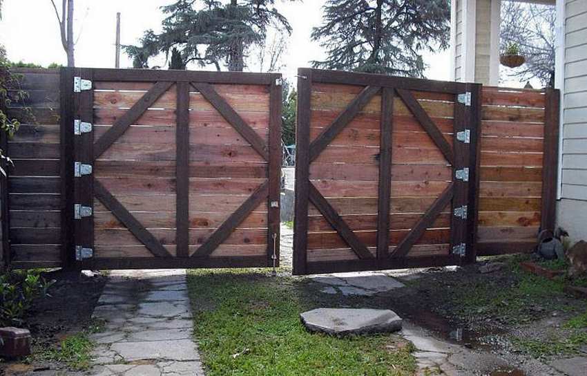 Ворота деревянные распашные своими руками для дачи фото
