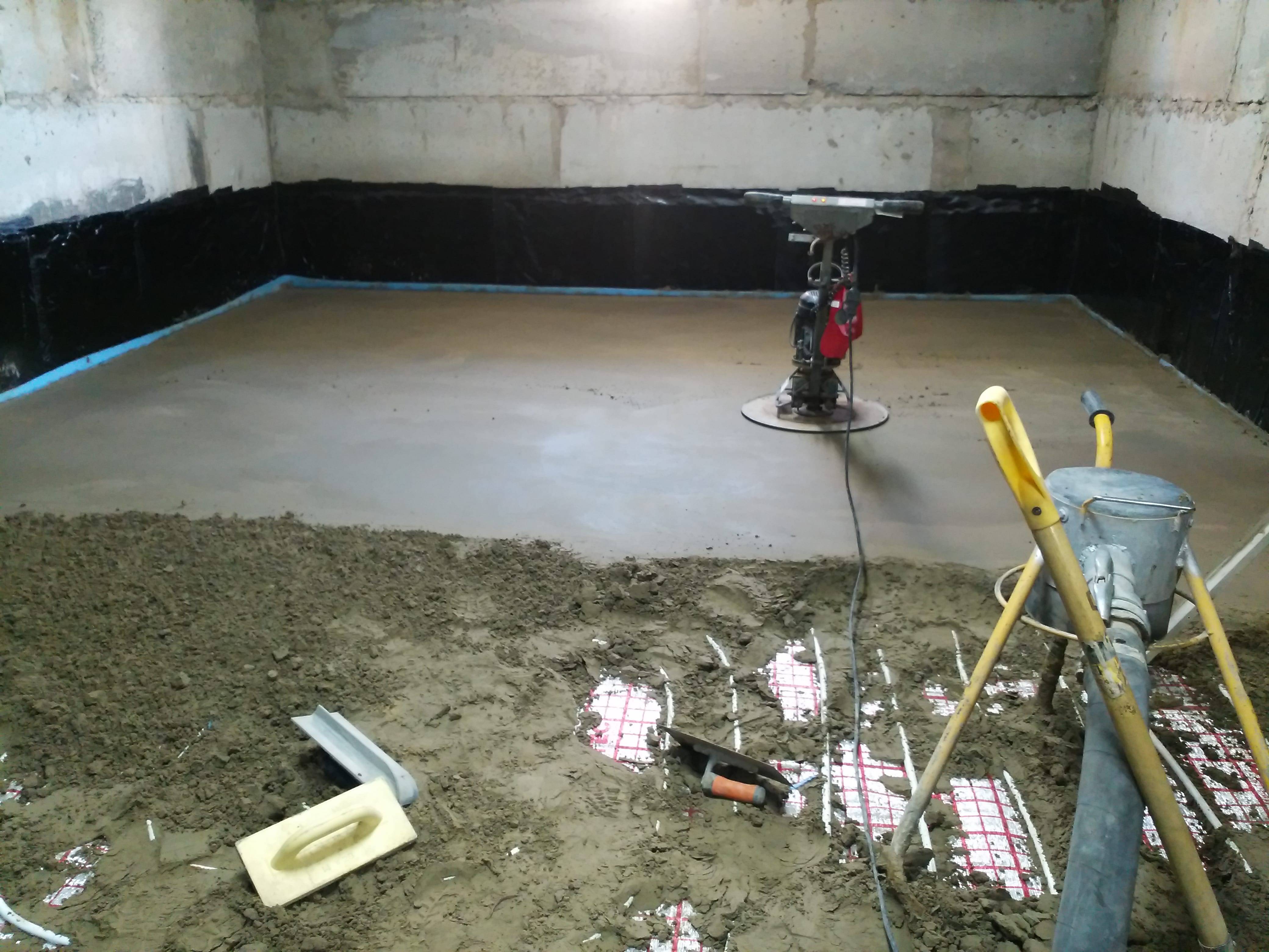 Толщина бетонного пола в гараже и технология заливки