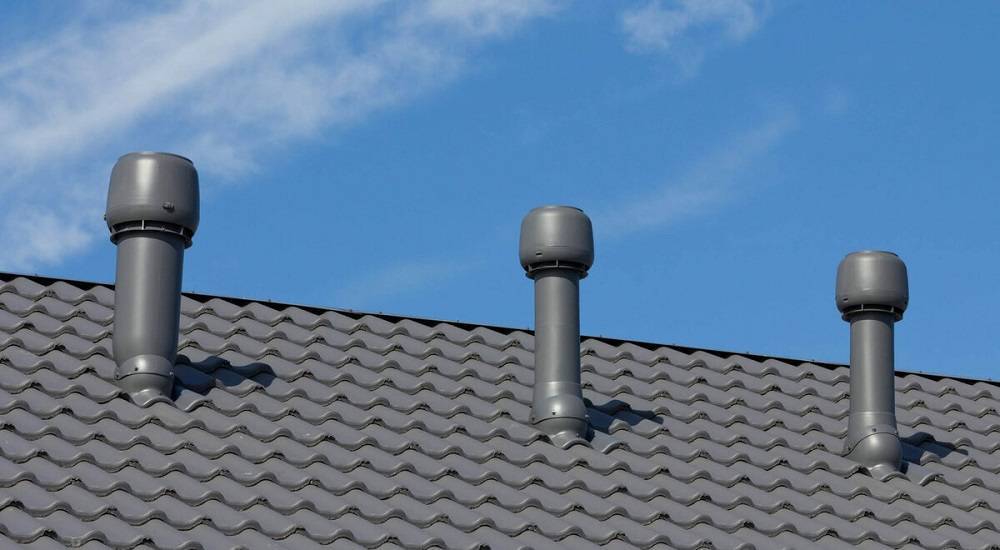 Вывод вентиляции на крышу частного дома -