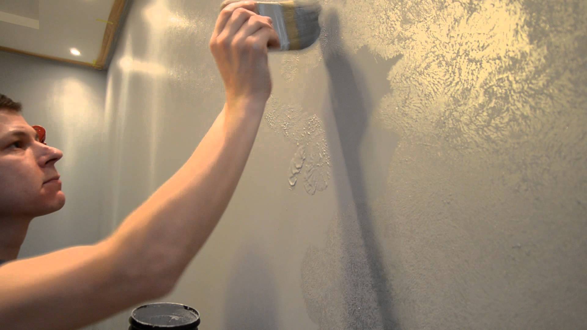 Покраска декоративной штукатурки: видео-инструкция как покрасить своими руками в два цвета, фото